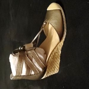Vionic size 8 closed toe wedge Fall espadrille